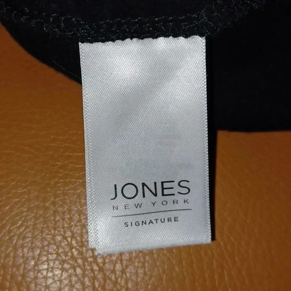  🍭🐾black skort with pockets.  Not new. - Picture 8 of 10